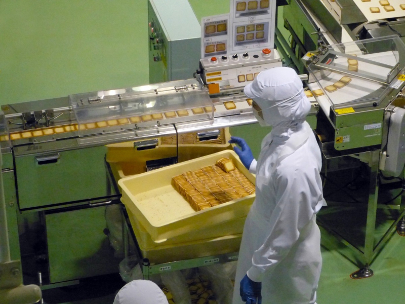 ecommerce-SEILLONS SOURCE D ARGENS-min_japan_sapporo_chocolate_factory_label_packaging_cookie_machine_operator-961505