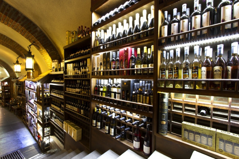 ecommerce-SEILLONS SOURCE D ARGENS-min_world_street_travel_shop_canon_georgia_wine_bottles-429767